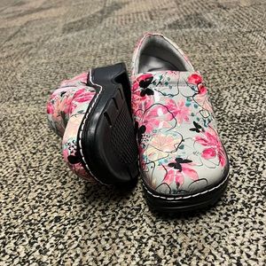 Klogs Brand Shoes Size 6, used condition